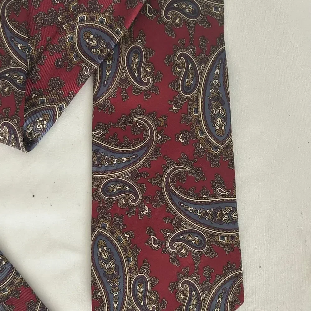Harold Red Blue Paisley Silk Handmade Tie USA Vintage Classic Wide Necktie